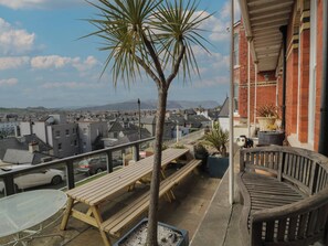 Outdoor dining - Beaulieu House (Llandudno)