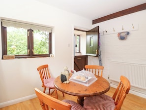 Cottage | Dining