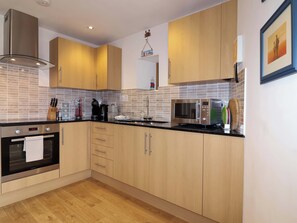 Dụng cụ nấu nướng/bát dĩa/dao nĩa 