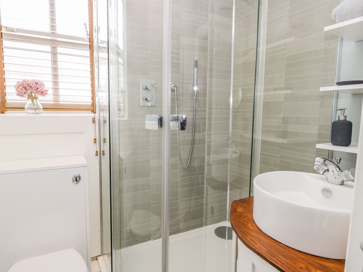 Cottage | Bathroom | Shower