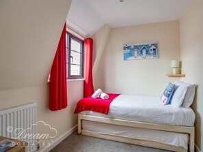 Cottage | 3 bedrooms, individually decorated, individually furnished, free WiFi