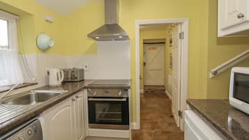 Fridge, cookware/dishes/utensils