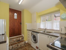 Fridge, cookware/dishes/utensils