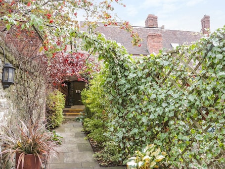 Cottage | Property grounds
