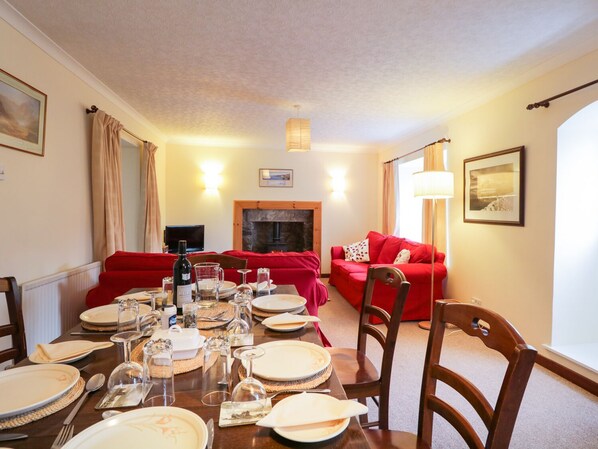 Cottage | Dining
