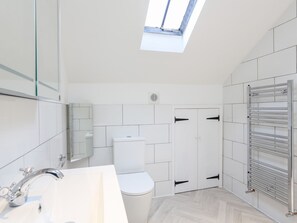 Cottage | Bathroom | Shower - Lower Norton Apartment (Dartmouth)