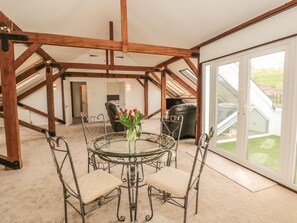 Cottage | Living room - Lower Norton Apartment (Dartmouth)