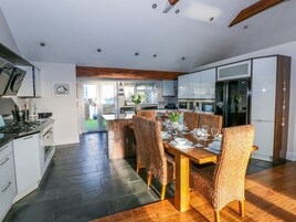 Cottage | Private kitchen | Fridge, dishwasher, highchair, cookware/dishes/utensils