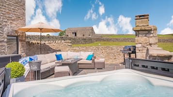 Cottage | Property grounds
