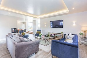 Chaumière | Aire de séjour | Téléviseur