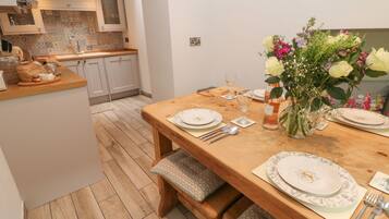 Cottage | Private kitchen | Fridge, microwave, stovetop, dishwasher
