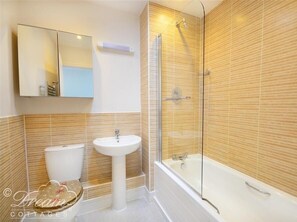 Cottage | Bilik Mandi | Pancuran mandi 