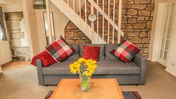 Cottage | Living area | TV