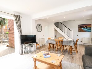 Cottage | Living area | TV