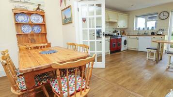 Cottage | Dining