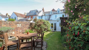 Cottage | Outdoor dining