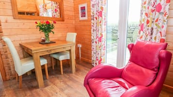 Cottage | Dining