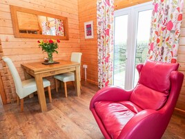 Cottage | Dining