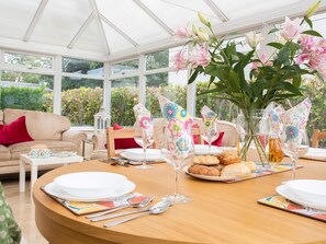 Interior - Fron (Menai Bridge)