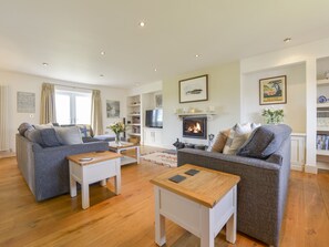 Cottage | Living area | Table tennis - Duffield (Kingsbridge)