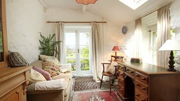 Cottage | Living area
