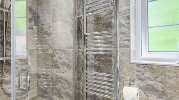Cottage | Bathroom | Shower