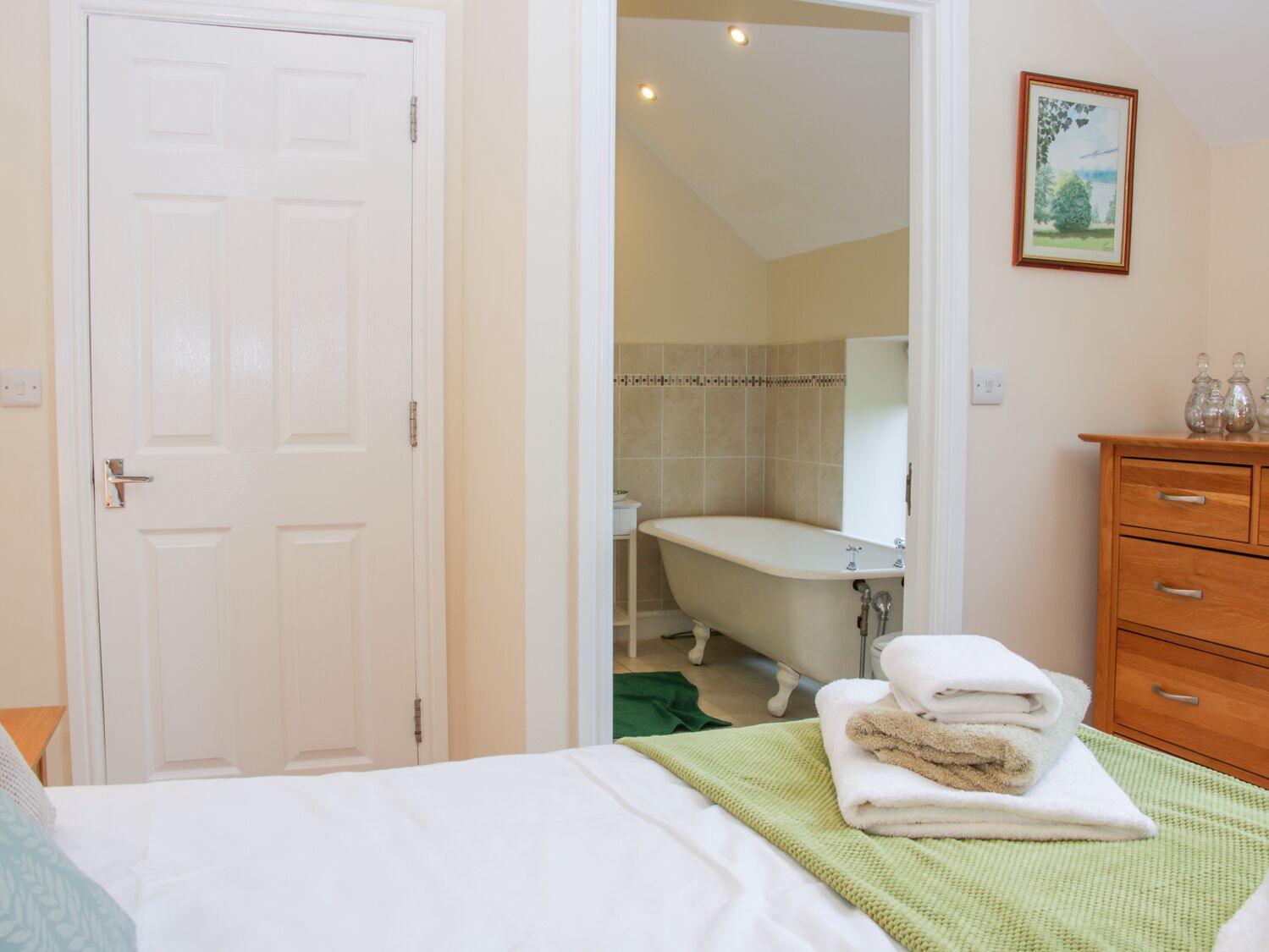 3 bedrooms, WiFi (free), individually decorated, individually furnished