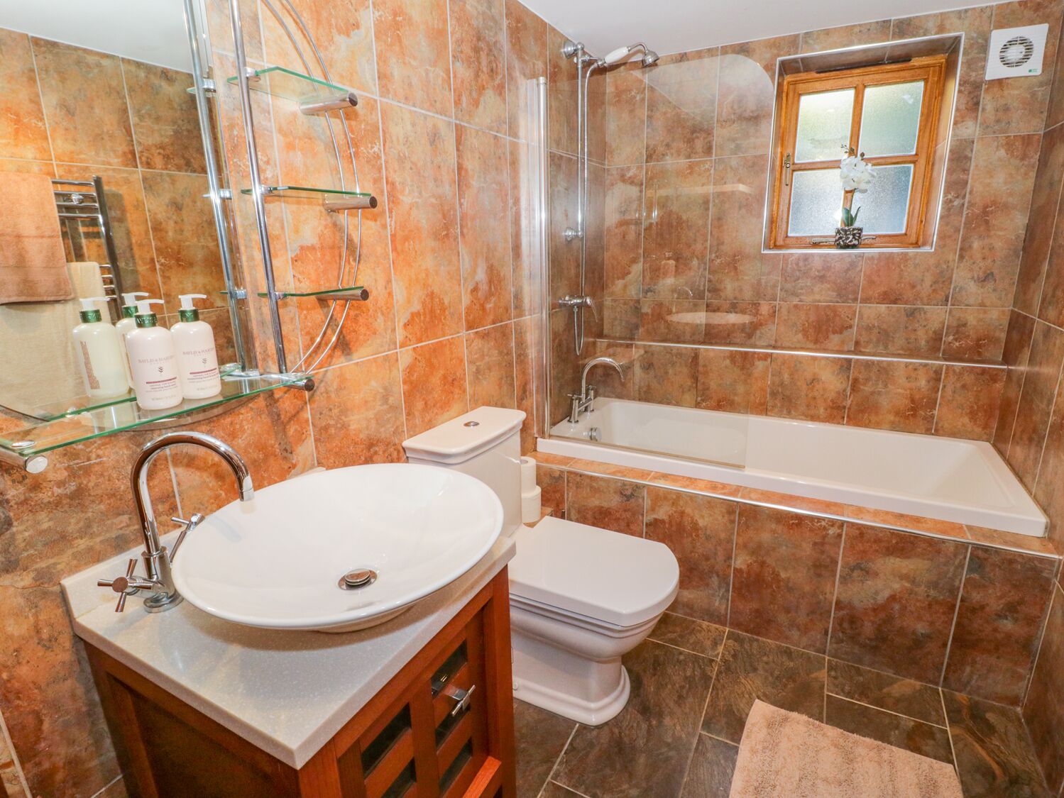 คอทเทจ | ห้องน้ำ | ฝักบัว