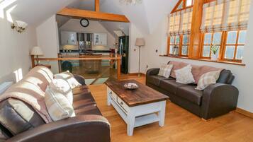 Cottage | Living area | TV