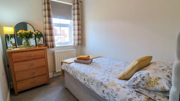 Cottage | 3 bedrooms, individually decorated, individually furnished, free WiFi