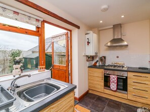 Cottage | Private kitchen - Cedarwood Cottage (Winkleigh)