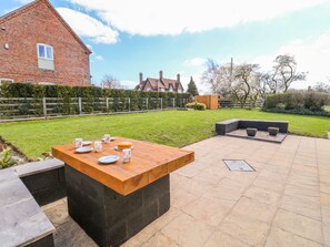 Interior - Ardsley Cottage - Longford Hall Farm Holiday Cottages (Ashbourne)