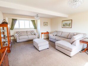 Interior - Ardsley Cottage - Longford Hall Farm Holiday Cottages (Ashbourne)