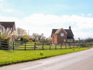 Cottage | Interior - Ardsley Cottage - Longford Hall Farm Holiday Cottages (Ashbourne)