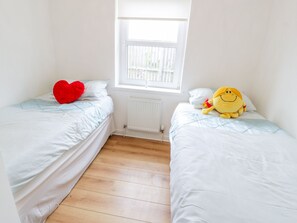 Cottage | 3 bedrooms, individually decorated, individually furnished, free WiFi - Bright and Beautiful (Ayr)