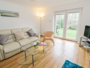 Cottage | Phòng khách | TV 