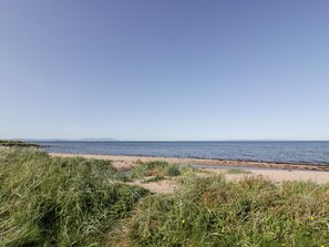 Cottage | Interior - Bright and Beautiful (Ayr)