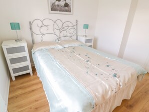 Cottage | Interior - Bright and Beautiful (Ayr)