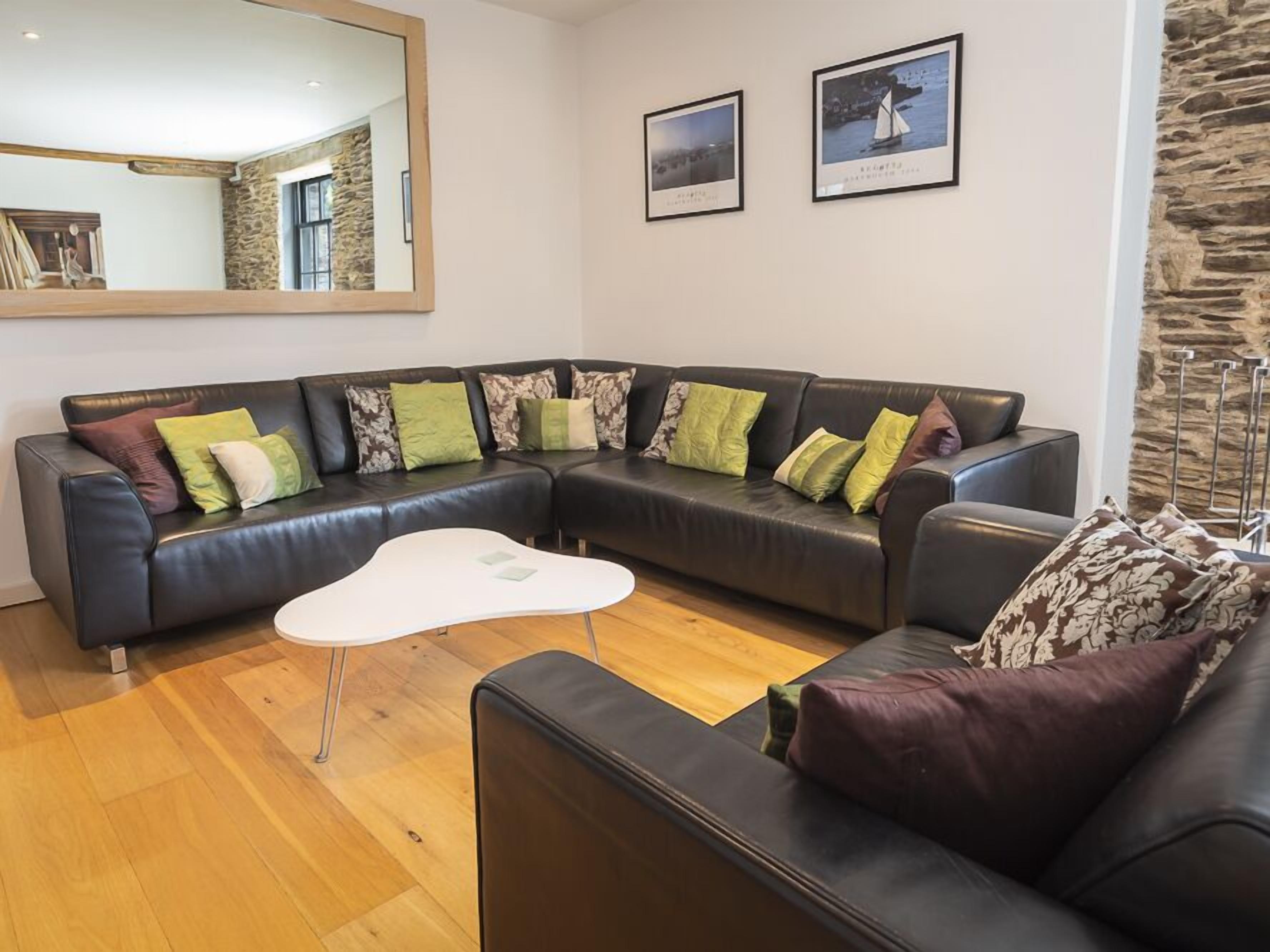 Cottage | Living room | TV