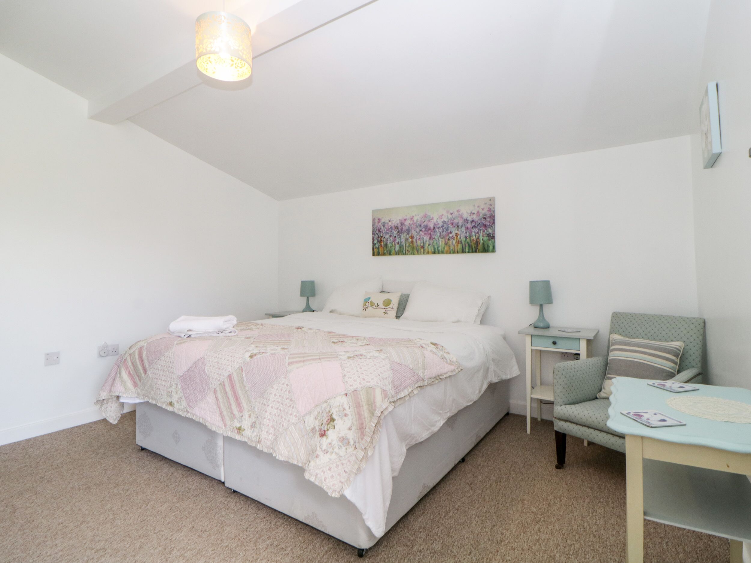 2 habitaciones, decoración personalizada y muebles diferentes 