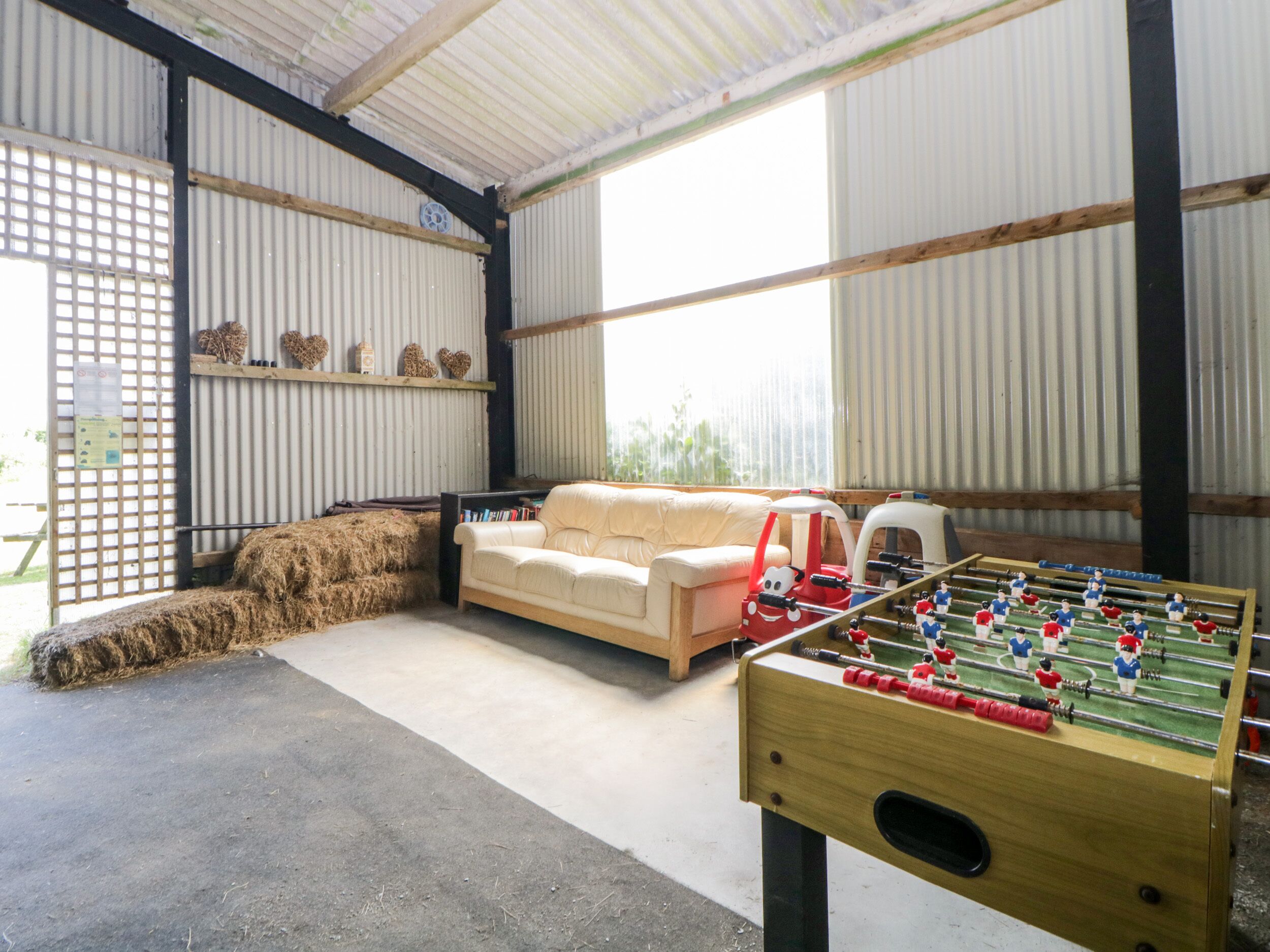 2 bedrooms, individually decorated, individually furnished, free WiFi