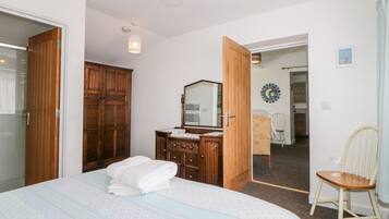 2 bedrooms, individually decorated, individually furnished, free WiFi