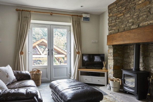 Cottage | Living area | TV
