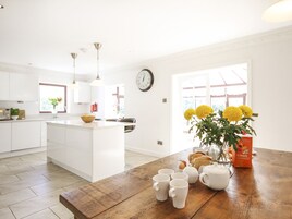 村舍 | 私人厨房 | 洗碗机、厨具/餐具