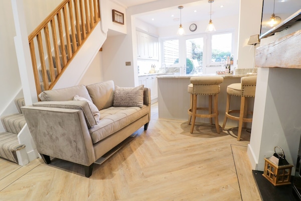 Cottage | Living room | TV