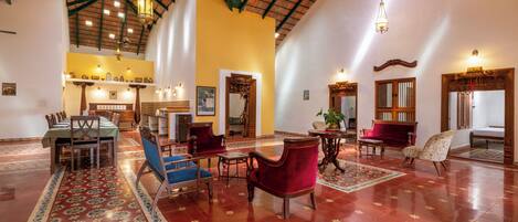 32-inch LCD TV with digital channels, TV, pay films