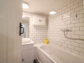 Cottage | Bathroom | Shower