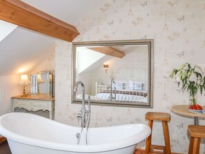 平房 | 浴室 | 淋浴設備、吹風機