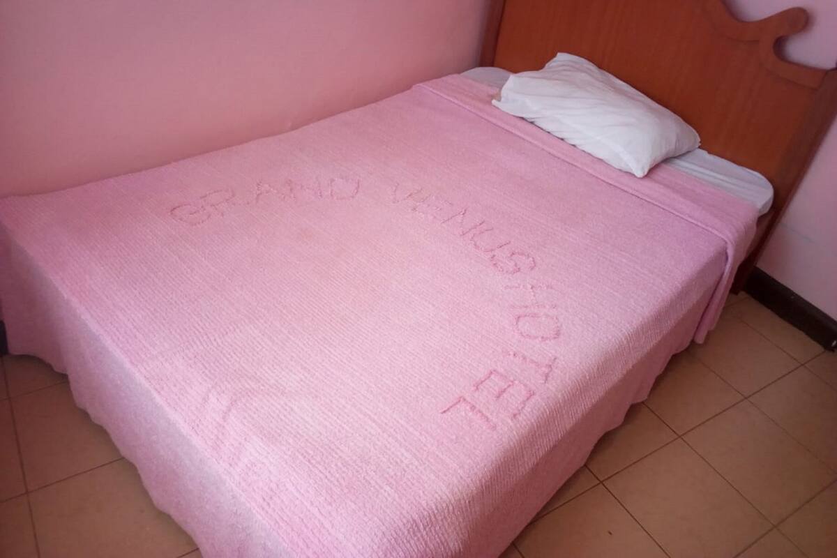 Zweibettzimmer | Betten mit Memory-Foam-Matratzen, Schreibtisch, Bügeleisen/Bügelbrett