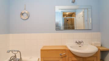 Cottage | Bathroom | Shower